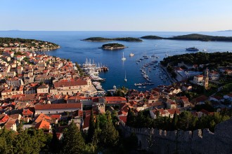 Pohľad na mesto Hvar od pevnosti Španjol