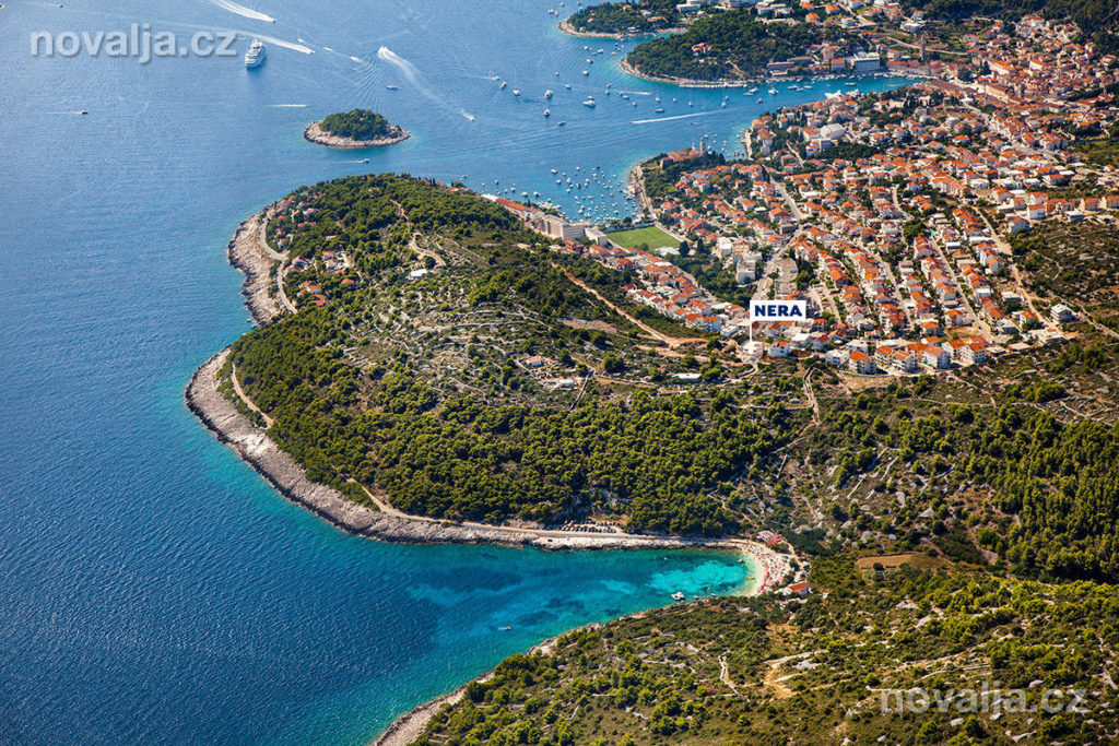 Mesto Hvar, letecký pohľad